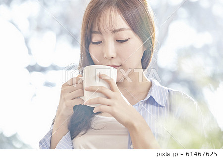 朝 女性 女 61467625