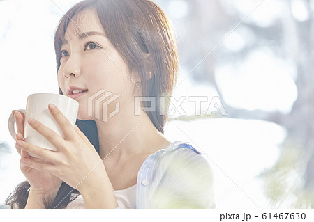 朝 女性 女 61467630