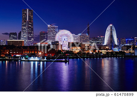 みなとみらいの風景　（トワイライト） 61470899