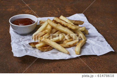 french fries with ketchup 61478618