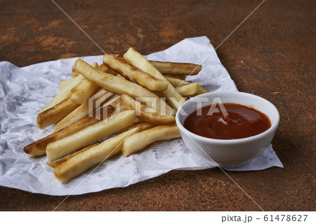 french fries with ketchup 61478627