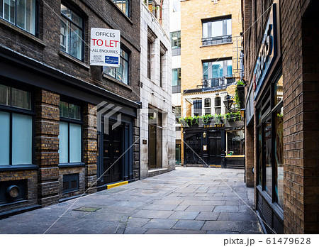 ロンドンの路地 61479628
