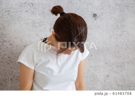 ストレッチする女性 ストレッチする女性 61483708