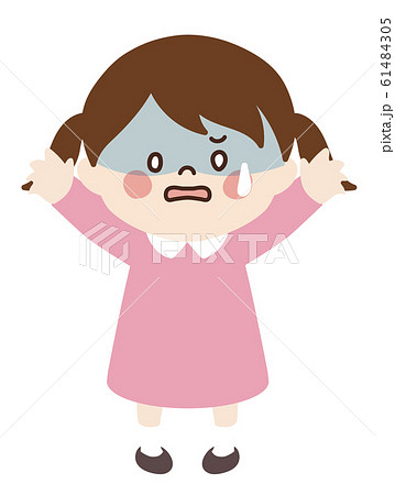 小さい女の子①(全身・万歳) 61484305