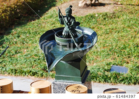 住吉大社末社の種貸社の手水所 住吉大社末社の種貸社の手水所 61484397