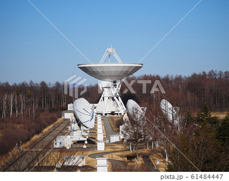 野辺山宇宙電波観測所 天頂を向いた形の45m電波望遠鏡とミリ波干渉計 長野県 61484447