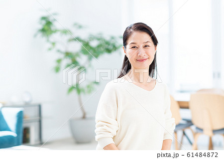シニアの女性 61484872
