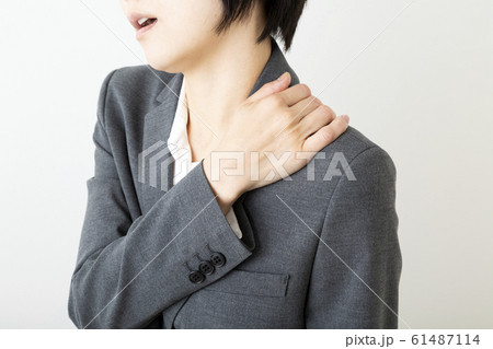 肩こり 61487114