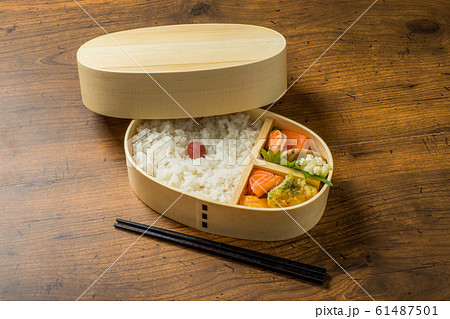 お弁当　Japanese style famous lunch box (bento) 61487501