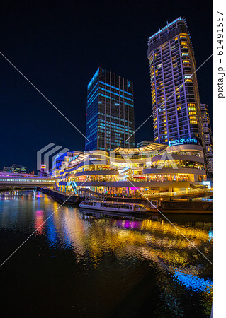 日本の横浜都市景観 横浜ベイクォーターなどを望む 日本の横浜都市景観 横浜ベイクォーターなどを望む 61491557