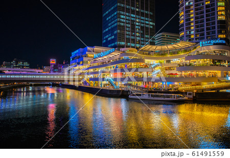 日本の横浜都市景観 横浜ベイクォーターなどを望む 日本の横浜都市景観 横浜ベイクォーターなどを望む 61491559