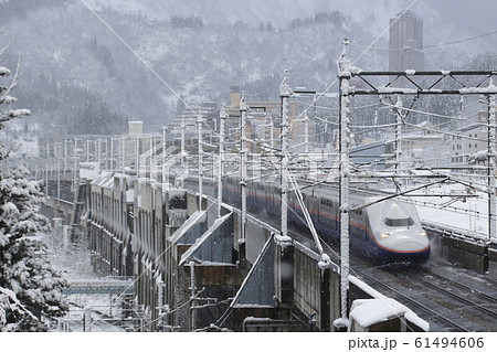 消雪設備が動く:上越新幹線を行くE4系Max 消雪設備が動く:上越新幹線を行くE4系Max 61494606