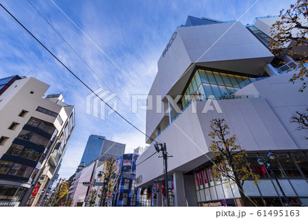 渋谷公園通りの街並みと渋谷パルコのビルディング 渋谷公園通りの街並みと渋谷パルコのビルディング 61495163