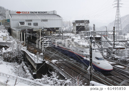 冬の上越新幹線ガーラ湯沢駅とE4系Max 61495850