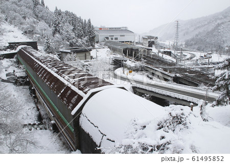 上越新幹線本線トンネルと支線のガーラ湯沢駅 上越新幹線本線トンネルと支線のガーラ湯沢駅 61495852
