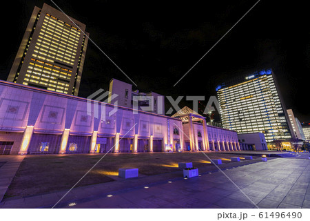 横浜みなとみらいのイルミネーション ライトアップされた横浜美術館 横浜みなとみらいのイルミネーション ライトアップされた横浜美術館 61496490