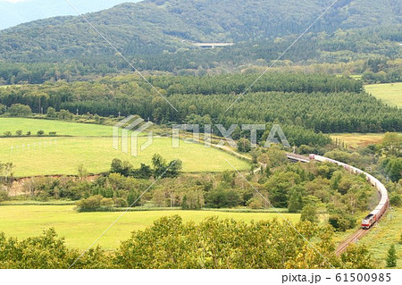 石勝線DF200貨物列車　新得ートマム　増田山俯瞰 61500985