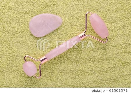 rose quartz facial roller green and massage stone rose quartz facial roller green and massage stone 61501571