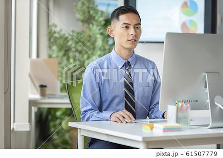 オフィスシーン 61507779