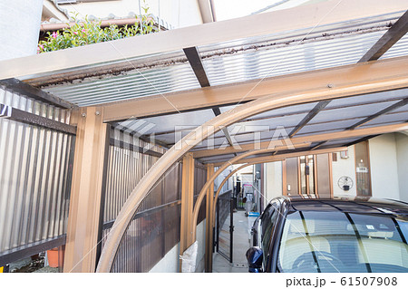 古いカーポートの写真素材 古いカーポートの写真素材