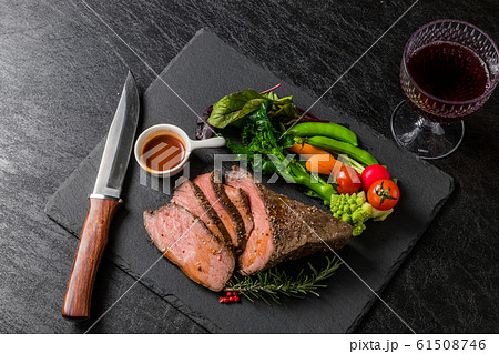 ローストビーフ　Freshly made roast beef 61508746