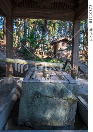 鎌形八幡神社　手水場　埼玉県嵐山町 61510878