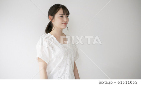 ビューティー　笑顔の女性 61511055