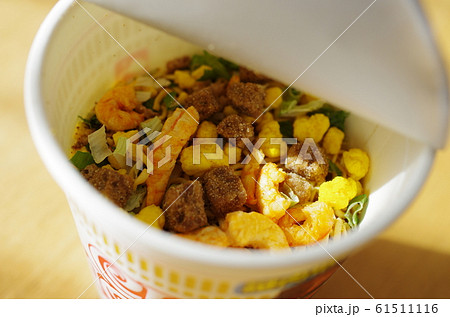 調理前の元祖カップラーメン 61511116