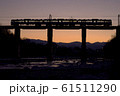 夕暮れの荒川鉄橋 61511290