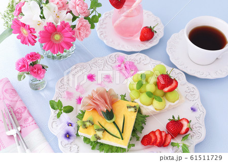 春のオープンサンドイッチ メロンといちご 生ハムのカーネーション 春のオープンサンドイッチ メロンといちご 生ハムのカーネーション 61511729