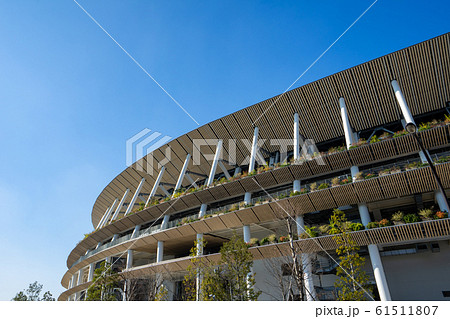 新国立競技場と青空＜2020年1月＞ 61511807