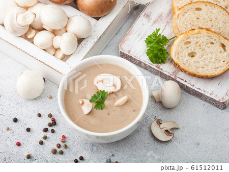 White bowl plate of creamy chestnut champignon White bowl plate of creamy chestnut champignon 61512011