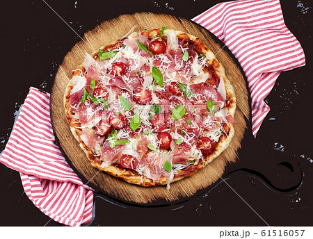 Prosciutto and Tomatoes Pizza 61516057