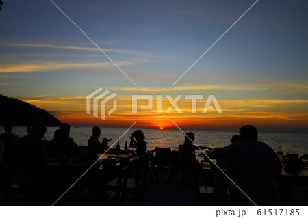 タイのサメット島の夕日 61517185