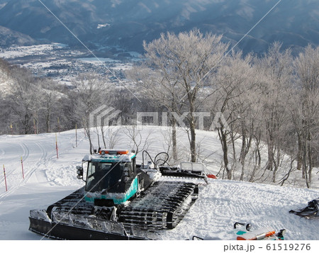 白馬五竜スキー場のアルプス平ゲレンデの圧雪車 61519276