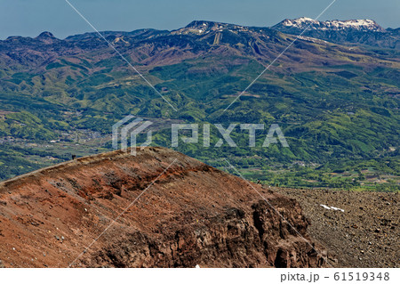 浅間山外輪山・前掛山から見る四阿山と志賀の山並み 61519348