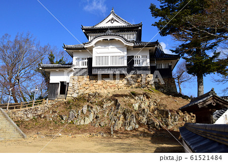 青空の下 冬枯れの備中松山城 青空の下 冬枯れの備中松山城 61521484