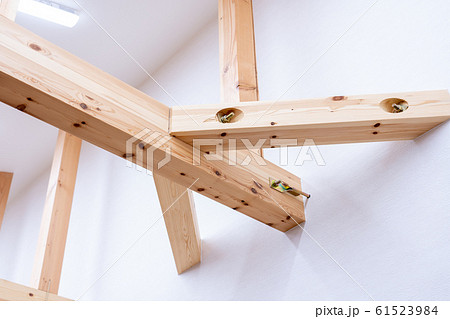 新築住宅の梁と鎹 新築住宅の梁と鎹 61523984