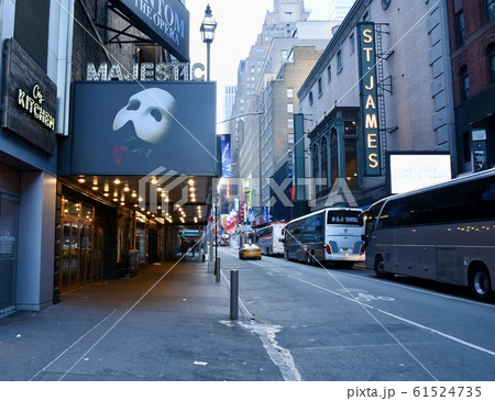 ブロードウェイ 61524735