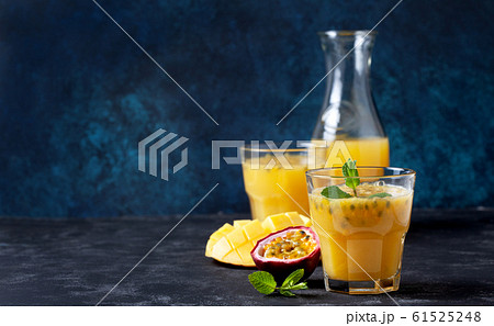 smoothie mango passion fruit 61525248