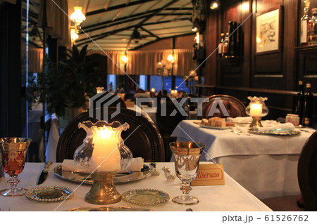 開店前のレストラン 61526762