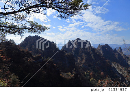 秋の妙義山、表縦走の鷹戻しからの風景 61534937