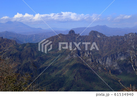 秋の妙義山、表縦走の鷹戻しからの風景 61534940
