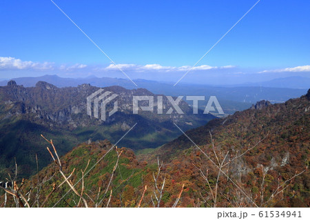 秋の妙義山、表縦走の鷹戻しからの風景 61534941