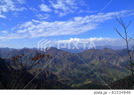 秋の妙義山、表縦走の鷹戻しからの風景 秋の妙義山、表縦走の鷹戻しからの風景 61534946