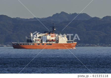 砕氷艦「しらせ」観音崎沖航行中 砕氷艦「しらせ」観音崎沖航行中 61535118