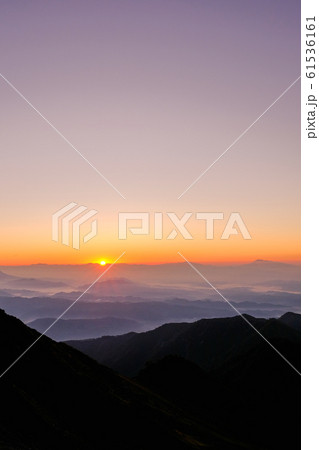 秋の五竜岳登山 (夜明け:五竜山荘にて) 秋の五竜岳登山 (夜明け:五竜山荘にて) 61536161
