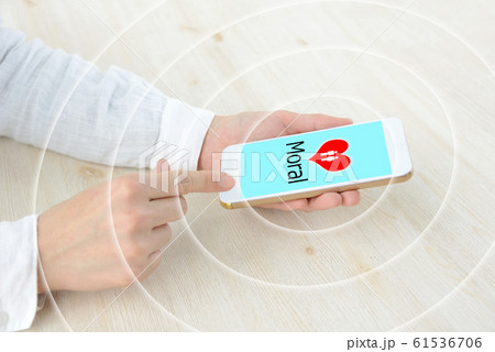 スマホのモラルイメージ 61536706