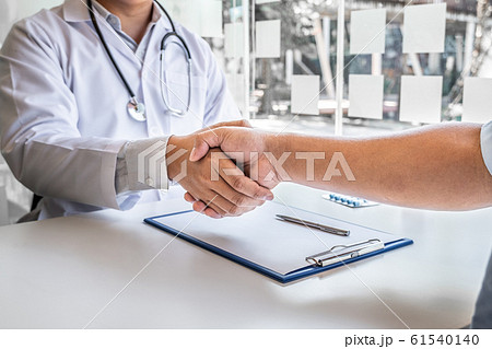 Doctors and male patients shake hands after the patient has finished treatment. Medical concepts and good health Doctors and male patients shake hands after the patient has finished treatment. Medical concepts and good health 61540140