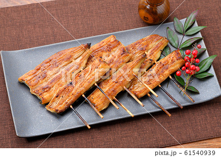 うなぎ蒲焼き串3本。浜名湖産の鰻かば焼き串。 61540939